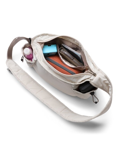 Bellroy(ベルロイ)の「Bellroy-スリング/ショルダーバッグ Cinch Sling(ショルダーバッグ・メンズ・パープル/ライトグリーン・ONESIZE)」の6枚目の写真