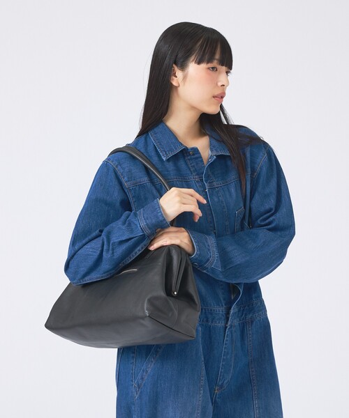 YArKA（ヤーカ）の「【YArKA/ヤーカ】 real leather long frame soft bag/口金バッグ/リアルレザーボストンバッグ/ドクダーズバッグ（ボストンバッグ・メンズ・ブラック・フリー）」の17枚目の写真