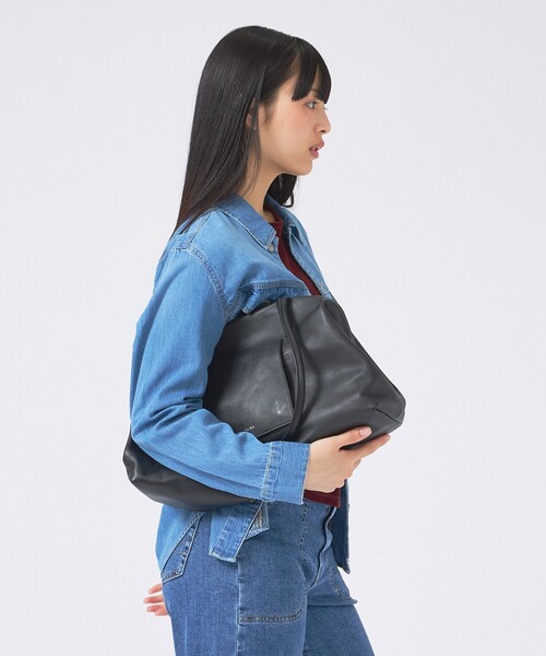 YArKA（ヤーカ）の「【YArKA/ヤーカ】 real leather long frame soft bag/口金バッグ/リアルレザーボストンバッグ/ドクダーズバッグ（ボストンバッグ・メンズ・ブラック・フリー）」の13枚目の写真