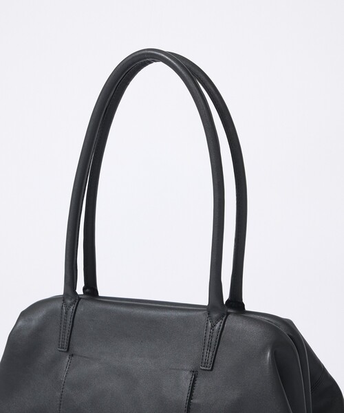 YArKA（ヤーカ）の「【YArKA/ヤーカ】 real leather long frame soft bag/口金バッグ/リアルレザーボストンバッグ/ドクダーズバッグ（ボストンバッグ・メンズ・ブラック・フリー）」の4枚目の写真