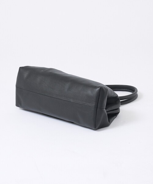 YArKA（ヤーカ）の「【YArKA/ヤーカ】 real leather long frame soft bag/口金バッグ/リアルレザーボストンバッグ/ドクダーズバッグ（ボストンバッグ・メンズ・ブラック・フリー）」の3枚目の写真