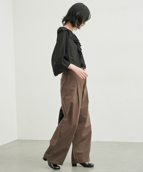 SLOBE IENA(スローブイエナ)の「セルライクチノタックスラックス(チノパンツ・レディース・ブラウン/ベージュ・38/36)」の4枚目の写真