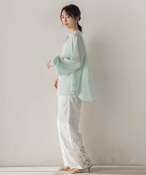 Droite lautreamont(ドロワットロートレアモン)の「スキッパーギャザーブラウス(シャツ/ブラウス・レディース・ピンク/オフホワイト/ベージュ/グリーン・M)」の6枚目の写真