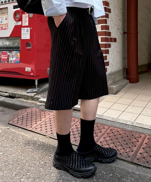 Chikashitsu +（チカシツプラス）の「【Chikashitsu +】stripe bermuda shorts (3color) / 【チカシツプラス】ストライプスラックスバミューダパンツ＜着用動画あり＞（スラックス・メンズ・ブラック/グレー/ネイビー・L/M）」の6枚目の写真