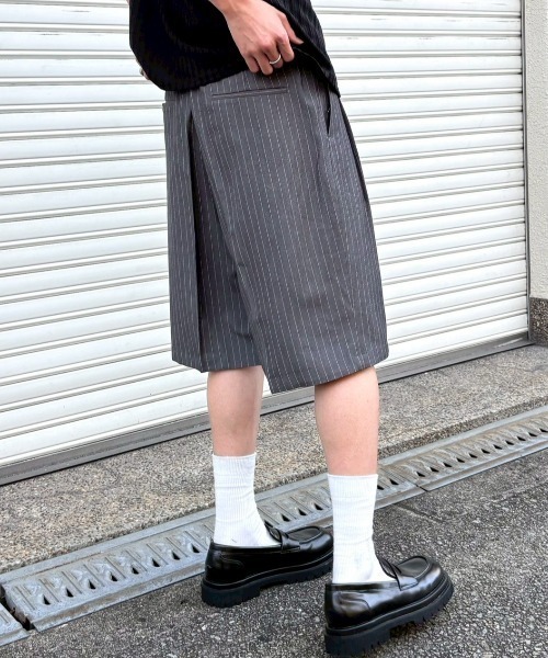 Chikashitsu +（チカシツプラス）の「【Chikashitsu +】stripe bermuda shorts (3color) / 【チカシツプラス】ストライプスラックスバミューダパンツ＜着用動画あり＞（スラックス・メンズ・ブラック/グレー/ネイビー・L/M）」の16枚目の写真