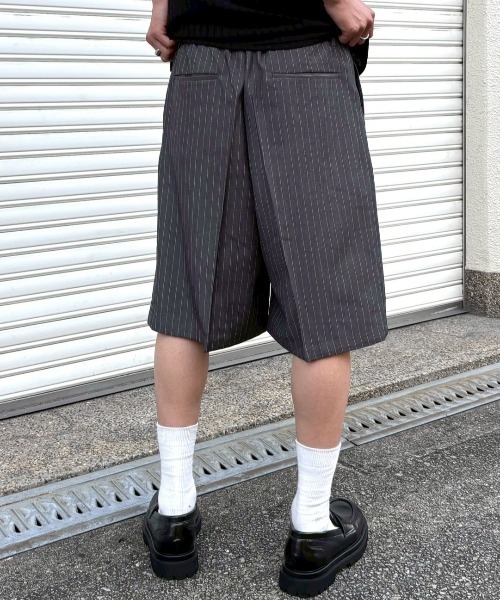 Chikashitsu +（チカシツプラス）の「【Chikashitsu +】stripe bermuda shorts (3color) / 【チカシツプラス】ストライプスラックスバミューダパンツ＜着用動画あり＞（スラックス・メンズ・ブラック/グレー/ネイビー・L/M）」の17枚目の写真
