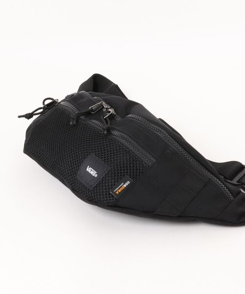 VANS(バンズ)の「VANS ヴァンズ Cross Body Pack カジュアルバッグ VN0A2ZXXBKA BLACK-BLACK(ボディバッグ/ウエストポーチ・メンズ・ブラック・FREE)」の3枚目の写真