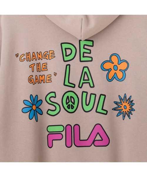 FILA（フィラ）の「DE LA SOUL×FILA HOODIE / デラソウル×フィラ　スウェットフーディ（パーカー・レディース・ベージュ/ブラック・S/L/M/XL）」の10枚目の写真