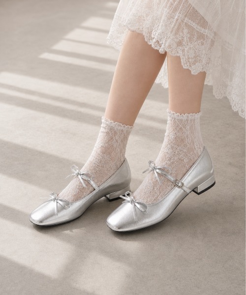 shoes365(シューズスリーシックスファイヴ)の「SHOES 365 スクエアトゥメリージェーンパンプス(パンプス・レディース・シルバー・23.5cm/24.0cm/23.0cm)」の4枚目の写真