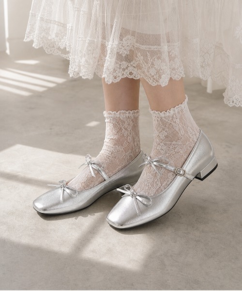 shoes365(シューズスリーシックスファイヴ)の「SHOES 365 スクエアトゥメリージェーンパンプス(パンプス・レディース・シルバー・23.5cm/24.0cm/23.0cm)」の6枚目の写真