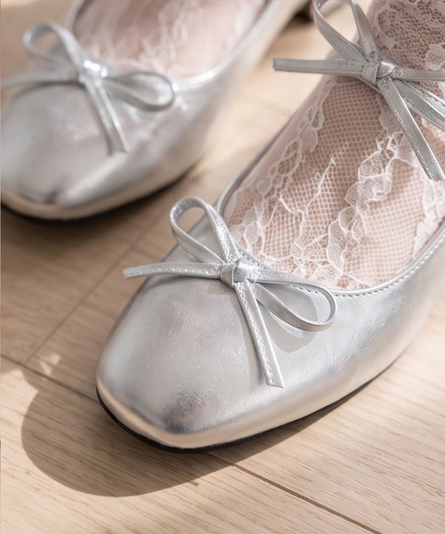 shoes365(シューズスリーシックスファイヴ)の「SHOES 365 スクエアトゥメリージェーンパンプス(パンプス・レディース・シルバー・23.5cm/24.0cm/23.0cm)」の17枚目の写真