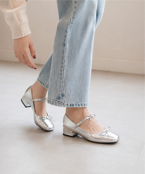 shoes365(シューズスリーシックスファイヴ)の「SHOES 365 スクエアトゥメリージェーンパンプス(パンプス・レディース・シルバー・23.5cm/24.0cm/23.0cm)」の2枚目の写真