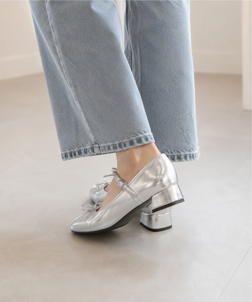 shoes365(シューズスリーシックスファイヴ)の「SHOES 365 スクエアトゥメリージェーンパンプス(パンプス・レディース・シルバー・23.5cm/24.0cm/23.0cm)」の3枚目の写真