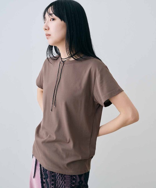 MEDE19F(メデジュウキュウ)の「MEDE19F 汗じみ軽減&接触冷感素材の大人感こなれTシャツ(Tシャツ/カットソー・レディース・ベージュ/ネイビー系/ブラウン系その他・M/L/LL)」の1枚目の写真