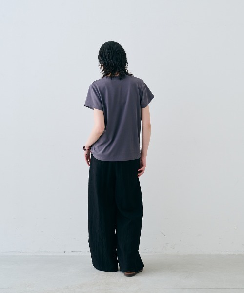 MEDE19F(メデジュウキュウ)の「MEDE19F 汗じみ軽減&接触冷感素材の大人感こなれTシャツ(Tシャツ/カットソー・レディース・ベージュ/ネイビー系/ブラウン系その他・M/L/LL)」の11枚目の写真