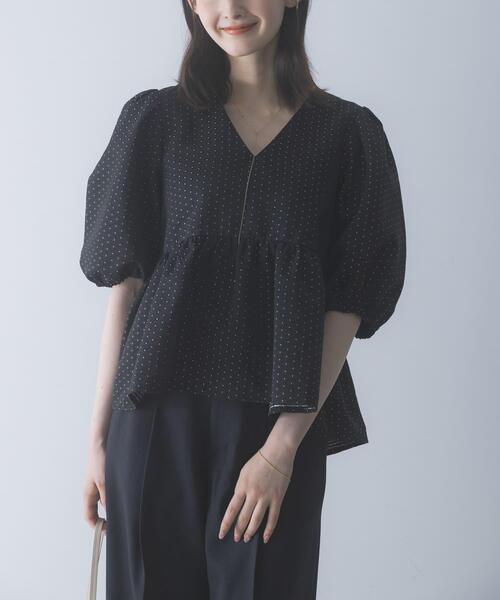 URBAN RESEARCH ROSSO WOMEN（アーバンリサーチ　ロッソ）の「『WEB限定』ジャガードペプラムＶネックブラウス（シャツ/ブラウス・レディース・ネイビー/ブラック・FREE）」の3枚目の写真