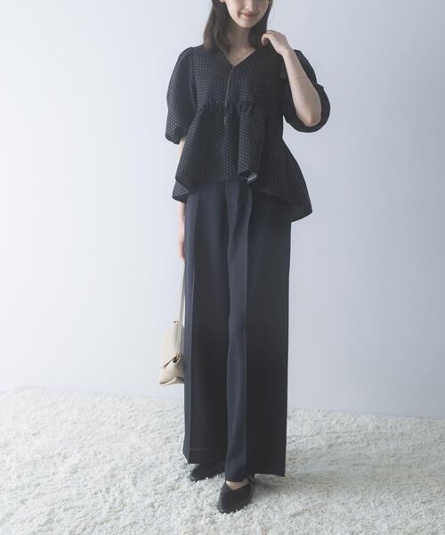 URBAN RESEARCH ROSSO WOMEN（アーバンリサーチ　ロッソ）の「『WEB限定』ジャガードペプラムＶネックブラウス（シャツ/ブラウス・レディース・ネイビー/ブラック・FREE）」の5枚目の写真