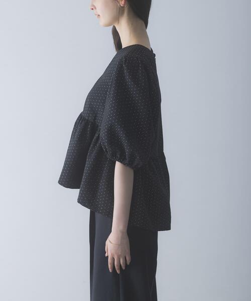 URBAN RESEARCH ROSSO WOMEN（アーバンリサーチ　ロッソ）の「『WEB限定』ジャガードペプラムＶネックブラウス（シャツ/ブラウス・レディース・ネイビー/ブラック・FREE）」の7枚目の写真