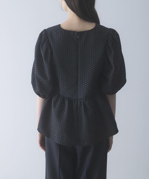 URBAN RESEARCH ROSSO WOMEN（アーバンリサーチ　ロッソ）の「『WEB限定』ジャガードペプラムＶネックブラウス（シャツ/ブラウス・レディース・ネイビー/ブラック・FREE）」の8枚目の写真
