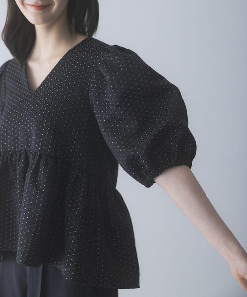 URBAN RESEARCH ROSSO WOMEN（アーバンリサーチ　ロッソ）の「『WEB限定』ジャガードペプラムＶネックブラウス（シャツ/ブラウス・レディース・ネイビー/ブラック・FREE）」の9枚目の写真