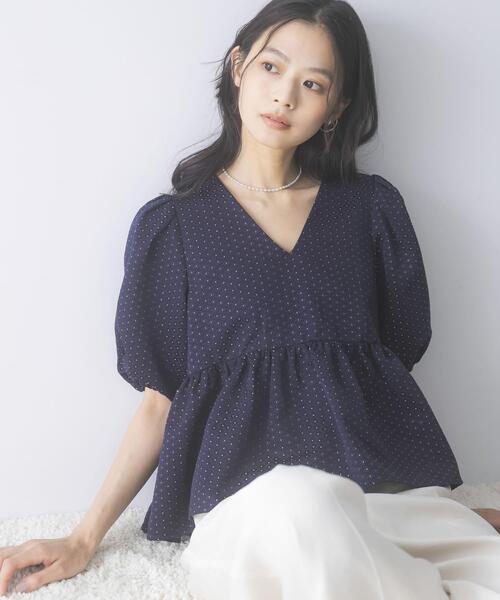 URBAN RESEARCH ROSSO WOMEN（アーバンリサーチ　ロッソ）の「『WEB限定』ジャガードペプラムＶネックブラウス（シャツ/ブラウス・レディース・ネイビー/ブラック・FREE）」の15枚目の写真