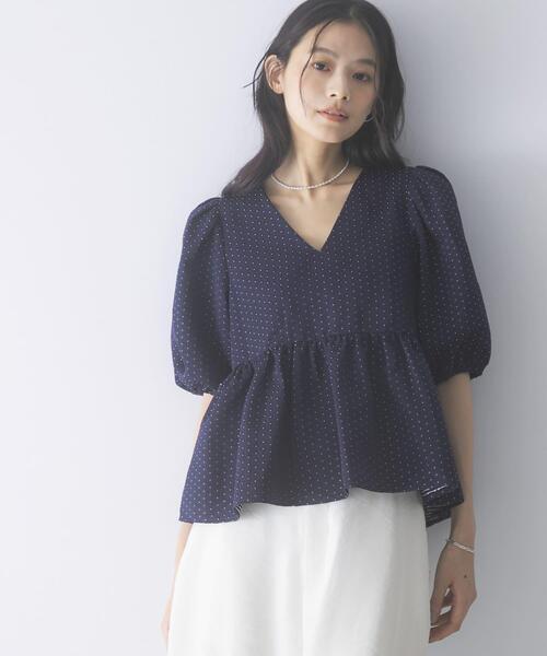 URBAN RESEARCH ROSSO WOMEN（アーバンリサーチ　ロッソ）の「『WEB限定』ジャガードペプラムＶネックブラウス（シャツ/ブラウス・レディース・ネイビー/ブラック・FREE）」の17枚目の写真