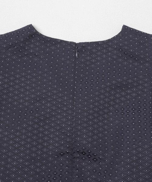 URBAN RESEARCH ROSSO WOMEN（アーバンリサーチ　ロッソ）の「『WEB限定』ジャガードペプラムＶネックブラウス（シャツ/ブラウス・レディース・ネイビー/ブラック・FREE）」の20枚目の写真