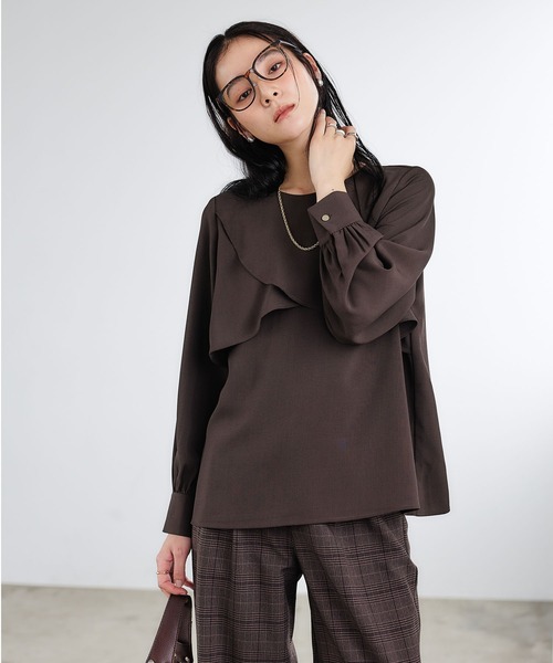 CROSS FUNCTION(クロスファンクション)の「《防シワ》サマナチュラリュクス フロントフリルシャツ【CROSS FUNCTION/クロスファンクション】(シャツ/ブラウス・レディース・ダークブラウン/ネイビー・LL/M/L)」の4枚目の写真