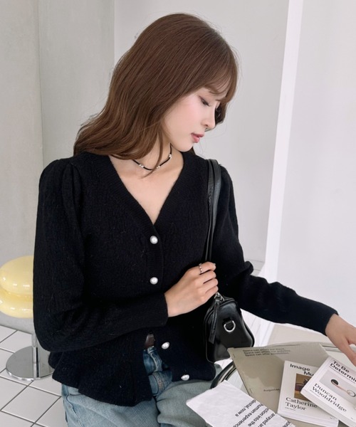 Ada.(エイダ)の「パールボタン付き Vネック ペプラム ニットカーディガン(カーディガン/ボレロ・レディース・レッド/ブラック/アイボリー/グレー・FREE)」の14枚目の写真