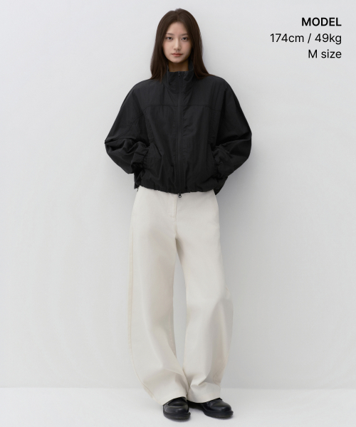 MUSINSA STANDARD WOMAN（ムシンサスタンダードウーマン）の「ウィメンズ CN ハイネック ウィンドブレーカー [ブラック]（ナイロンジャケット・レディース・その他・MEDIUM/LARGE/SMALL/X-SMALL）」の2枚目の写真