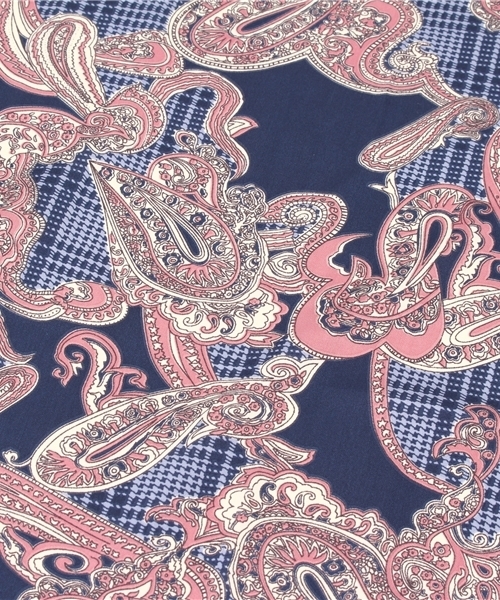 Chico（チコ）の「ペイズリースカーフ（ストール/ショール・レディース・ホワイト/レッド/ネイビー・FREE）」の4枚目の写真