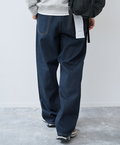 B.C STOCK(ベーセーストック)の「WIDE TAPERED JEANS(デニムパンツ・メンズ・ブラック/ネイビー・LARGE/MEDIUM/X-LARGE)」の3枚目の写真