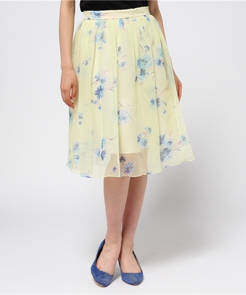 31 Sons de mode(トランテアン ソン ドゥ モード)の「オーガンジーフラワープリントタックスカート(スカート・レディース・イエロー/ブラック/ブルー・38/36)」の1枚目の写真