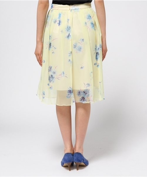 31 Sons de mode(トランテアン ソン ドゥ モード)の「オーガンジーフラワープリントタックスカート(スカート・レディース・イエロー/ブラック/ブルー・38/36)」の6枚目の写真
