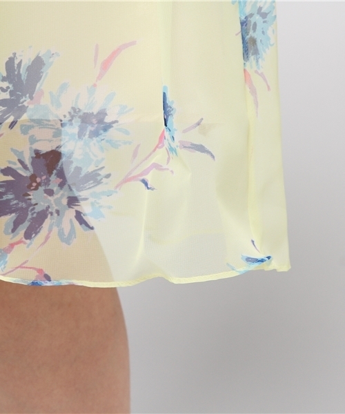 31 Sons de mode(トランテアン ソン ドゥ モード)の「オーガンジーフラワープリントタックスカート(スカート・レディース・イエロー/ブラック/ブルー・38/36)」の9枚目の写真