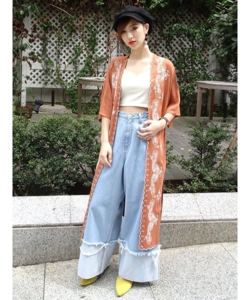 MURUA（ムルーア）の「ｆｌｏｗｅｒカットワークガウン（その他アウター・レディース・アイボリー/ブラック/オレンジ/イエロー・FREE）」の4枚目の写真