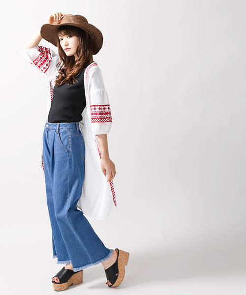 WEGO(ウィゴー)の「WEGO/エスニック刺繍ロングガウン(カーディガン/ボレロ・レディース・ホワイト/ブラック・FREE)」の1枚目の写真