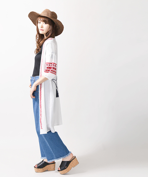 WEGO(ウィゴー)の「WEGO/エスニック刺繍ロングガウン(カーディガン/ボレロ・レディース・ホワイト/ブラック・FREE)」の15枚目の写真