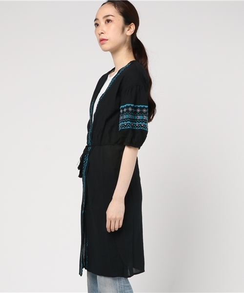 WEGO(ウィゴー)の「WEGO/エスニック刺繍ロングガウン(カーディガン/ボレロ・レディース・ホワイト/ブラック・FREE)」の8枚目の写真