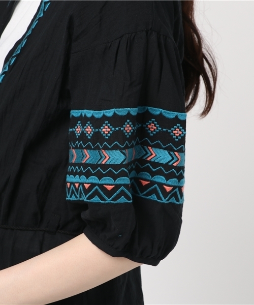 WEGO(ウィゴー)の「WEGO/エスニック刺繍ロングガウン(カーディガン/ボレロ・レディース・ホワイト/ブラック・FREE)」の11枚目の写真