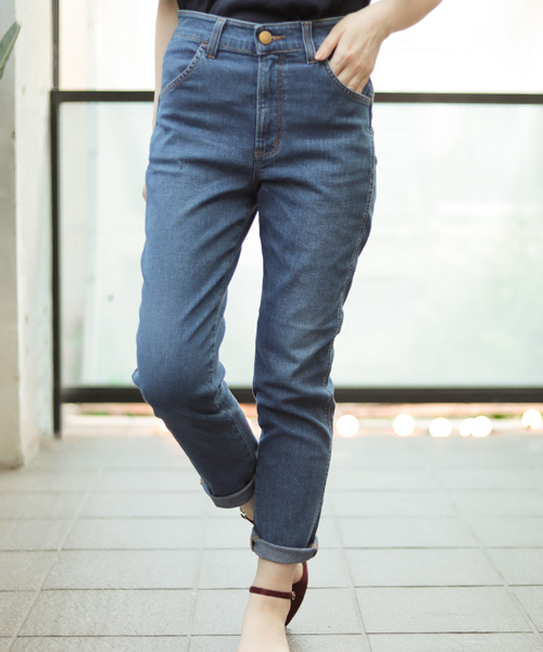 Green Parks(グリーンパークス)の「WR テーパードデニムパンツ(デニムパンツ・レディース・その他5/インディゴブルー・MEDIUM/SMALL/LARGE)」の1枚目の写真