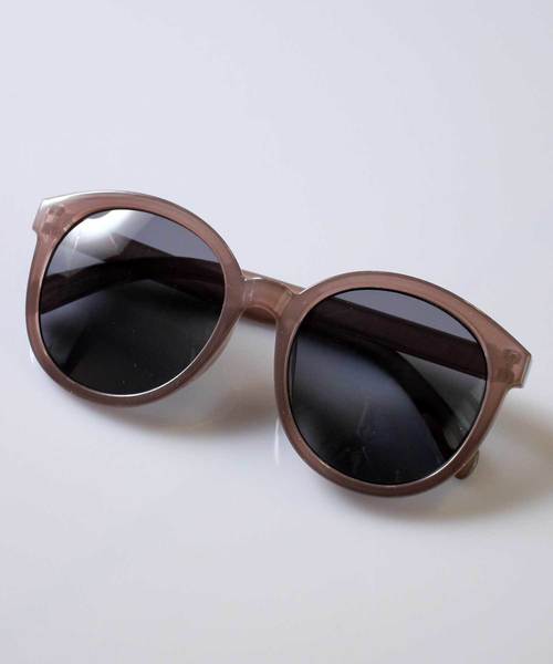 LUGG NAGG（ラグナグ）の「【LUGG NAGG SELECT/ ラグナグセレクト】サングラス/ビッグボストンタイプ/オーバルタイプ/UV400（サングラス・レディース・ブラウン/レッド系その他/グリーン/ブラック/ブラウン系その他/グレー系その他/ブラック系その他/ブラウン系その他2/ベージュ/クリア/ブラック系その他2/スモークピンク/カーキ/イエロー系その他/グレー・FREE）」の5枚目の写真