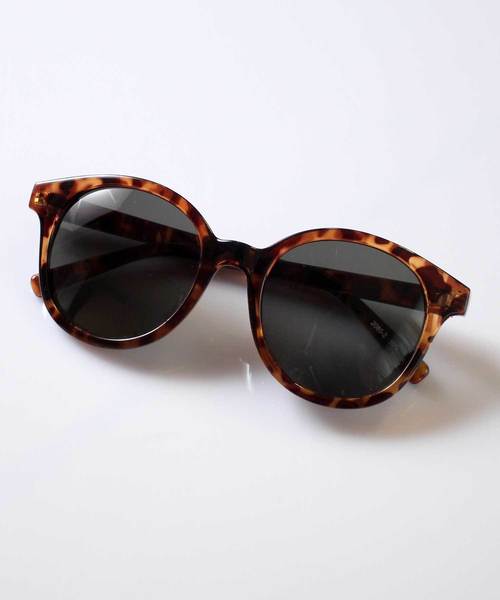 LUGG NAGG（ラグナグ）の「【LUGG NAGG SELECT/ ラグナグセレクト】サングラス/ビッグボストンタイプ/オーバルタイプ/UV400（サングラス・レディース・ブラウン/レッド系その他/グリーン/ブラック/ブラウン系その他/グレー系その他/ブラック系その他/ブラウン系その他2/ベージュ/クリア/ブラック系その他2/スモークピンク/カーキ/イエロー系その他/グレー・FREE）」の8枚目の写真