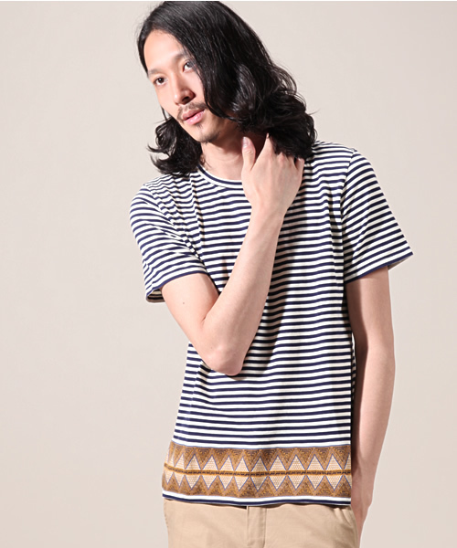 AMERICAN RAG CIE（アメリカンラグシー）の「AMERICAN RAG CIE バティック柄×ボーダーＴシャツ　108-ACX-M132-CT030∵（Tシャツ/カットソー・メンズ・ネイビー/レッド・2/1）」の9枚目の写真