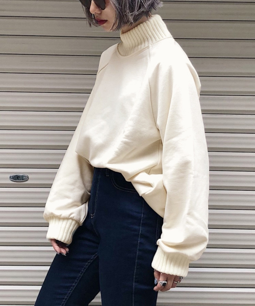 PAGEBOY(ページボーイ)の「リブハイネック裏毛スウェットプルオーバー(スウェット・レディース・ブラック/オフホワイト/グリーン/モカ/パープル・FREE)」の2枚目の写真