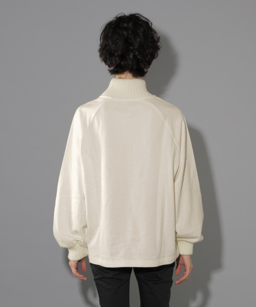 PAGEBOY(ページボーイ)の「リブハイネック裏毛スウェットプルオーバー(スウェット・レディース・ブラック/オフホワイト/グリーン/モカ/パープル・FREE)」の11枚目の写真