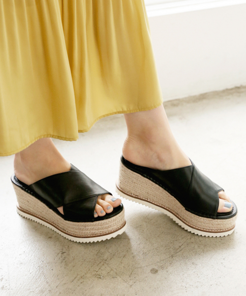 LOWRYS FARM（ローリーズファーム）の「コンビソールサンダル　826741（サンダル・レディース・ブラック/ブラウン・MEDIUM/LARGE）」の2枚目の写真