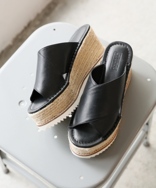 LOWRYS FARM（ローリーズファーム）の「コンビソールサンダル　826741（サンダル・レディース・ブラック/ブラウン・MEDIUM/LARGE）」の4枚目の写真