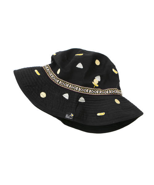 go slow caravan（ゴースローキャラバン）の「刺繍キャンパー