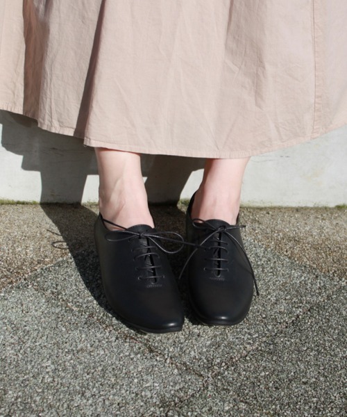 apres(アプレ)の「〈apres(アプレ)〉レースアップシューズ(ドレスシューズ・レディース・ホワイト/ブラック/ライトグリーン/シルバー・22.5cm/23.5cm/24.5cm/23.0cm/24.0cm)」の15枚目の写真